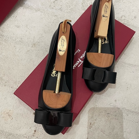 Salvatore Ferragamo Shoes - Salvatore Ferragamo Black Bow Ballet Flats